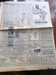 Hürriyet Gazetesi - 11 Aralık 1956 - Tekrar Silaha Sarılan Macarlar'ın Başına Yine General Maleter Geçti - Büyük Acımızın Üçüncü Yıldönümü Sedat Simavi'yi Üç Sene Evvel Bugün Kaybettik Fotoğraf - İngiltere NATO Toplantısına Yeni Teklifler İle Geliyor - Siyasal Bilgiler Fakültesi Dekanı Turhan Feyzioğlu İstifa Etti - Suriye'ye Gemilerle Gelen Rus Gemileri - Anarşi Yazan Şükrü Kaya - İlk Aşk Unutulmaz Yazan Frank Yerby Yazı Dizisi - Edebi Sohbetler Yazan Nihad Sami Banarlı - Dedektif Nik'in Maceraları Çizgi Roman - Muhalefet Radyodan Şikayetçi - Acı Senfoni Aşk Ve Macera Romanı Çizen Faruk Geç - Sen İstemeyinceye Kadar Aşk Ve Macera Romanı Yazan İhsan Koza Yazı Dizisi - Hollywood Faciaları - Fatoş Çizgi Roman - Güngörmüşler Çizgi Roman - Gökler Hakimi Gordon Çizgi Roman - Nilüfer Çizgi Roman - Melbourne Olimpiyatında Muvaffakiyetsizliğimizin İlk Mesulu Güreş Federasyonu - Fenerbahçe Galatasaray Bugün İdman Yapacaklar