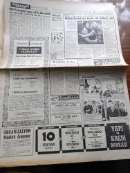 Hürriyet Gazetesi - 8 Mayıs 1960 - Kıbrıs Görüşmeleri Yine Çıkmaza Girdi - Batı Trakya'dan İlticalar  Bir Akın Halinde -  Lale Arabası Rotterdam'da - Nehru 20 Mayıs'ta Türkiye'ye Geliyor - Ankara'da Sokağa Çıkma Yasağı 3 Saate İndi - Fatin Rüştü Zorlu Elçiler İle Görüştü - De Gaulle İngiliz Yıldızı Sabrina'yı Reddetti - 5 Manken Fransa'da -Düşürülen Amerikan U 2  Uçağının Pilotu Sağ Ve Rusların Elinde Esir - İsimsiz Kadın Aşk Ve His Romanı Yazan Theresa Drake Yazı Dizisi - Dedektif Nik'in Maceraları Çizgi Roman - Brigitte Bardot'nun Kocası Çok Kıskanç Çıktı - Kalp Aldanmaz Aşk Ve Macera Romanı Çizen Faruk Geç - Allah Çocukları Unuttu Yazan Oya Baydar Yazı Dizisi - Hürrem Sultan Yazan Feridun Fazıl Tülbentçi Yazı Dizisi - Fenerbahçe Bugün Bursa'da Akınspor İle Karşılaşıyor - Beşiktaş Adapazarı'nda Yıldırımspor'la Oynuyor - Wolverhampton Blackburn'u 3 0 Yenip Federasyon Kupasını Kazandı - Avrupa Halter Şampiyonasında Halter Milli Takımımız Elimine Oldu - Feriköy Avrupa Turnesine Çıkacak