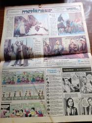 Hürriyet Gazetesi - 29 Aralık 1973 - Tarihte Bir Sayfa Daha Kapandı İsmet İnönü Hayata Veda Etti - Mevhibe İnönü Fatiha Okudu - Paşa Maltepe Camiinin Avlusuna Girerken İçeriden Cemaatle Vaaz Eden Lütfi Doğan'ın Sesi Yükseliyor Hayat Yeni Bir Hayatla Başlar - İsmet İnönü'nün Na'şını Yaşıyan Top Arabasını Harbiyeliler Çekerek Anıtkabir'e Götürdü - Mevhibe İnönü Top Arabasının Önünde Durdu Ve Günaydın Paşam Diyerek Ağladı - Ankara Dün Bir Tarih Yaşadı Fotoğraf-  Doğudan Gelen Mektup - Bayan İnönü Ağlıyordu Beraberinde Ne Güzeldik - İsmet İnönü'nün Cenaze Töreni de Notlar Yazan Behiç Aşçı - Mevhibe Hanım'ın Verdiği La İlahe İllallah Yazılı Yeşil Saten Paşa'nın Göğsü Üzerine Kondu - Taksim Alanının Adı İnönü Alanı Olarak Değiştirildi - İnönü'yü Anlatmak Yazan Oktay Ekşi - Mevlana Cüneyt Gökçer Ve Kerim Afşar - Mevlana Yazan Metin Sosyal Yöneten Atıf Yılmaz - Bizimkiler Çizgi Roman - Yılların Özlemi Yazan Ve Çizen Faruk Geç - Fatoş Çizgi Roman - Güngörmüşler Çizgi Roman - Burç Falınız