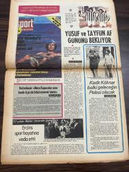 MİLLİYET SPOR GAZETESİ - 5 ARALIK 1973-Fenerbahçe-Giresun-Nezih alkış-beynelminel hakem oldu-Yaşar Erkan ve madalyası-vehbi Emre-İranlı gaffari emekliye ayrıldı-Türkiye liginde sonuçlar ve puan durumu-ihsan biricik-Galatasaray-Altay-Eskişehirspor-nastase kanada’ya gidiyor-Kadir akat-Ahmet kılıç-Nigar ulu-Yavuz Bayraktar-tommy steele -Bursasporlu Rasim ve Hayrettin-Oğuz Tongsir-nurhan Aydın-eczacıbaşı ve İETT-Fenerbahçe-kayakçılarımız Dünya Şampiyonası için hazırlanıyor-Mustafa Yücel-Ahmet Çınar-haluk ve Haldun Tuncay-turgay Şeren-Erzincan amatör Ligi Genç milli takımı-Sivasspor-Coşkun Özarı-Yusuf ve Tayfun -Kadir köknar-cihat Arman-ercins spor hayatına veda etti