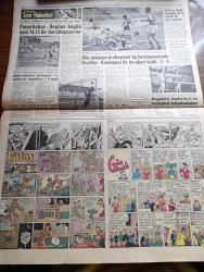 Hürriyet Gazetesi - 12 Ocak 1958 - Türkiye'nin Amerika'daki Hukuk Müşaviri Dewey Türkiye'yi Amerika'da İlgilendiren İşler İçin Geldi - Dewey Hariciye Vekili Fatin Rüştü Zorlu İle Görüştü - Doktor Fazıl Küçük Yarın Fatin Rüştü Zorlu İle Görüşülecek - 12 Bin Gencin Kanı İle Çizilen Bayrak Dün Fazıl Küçük'e Verildi - Okul Öğretmenler İhtiyacına Karşı CHP Bir Plan Teklif Etti - NATO Kumandanı Lindsay Sustu - Plebisiti Muhalefet Seçimi Demokrat Parti Kazandı - İsmet İnönü İnönü Zaferinin Hukuki Cephelerini Anlatıyor - Safiye Ayla Her Akşam Tepebaşı Gazinosunda - Suni Peyklerin İstikbali - Pearl S. Buck'un Son Eseri Pekin'den Mektup Yazı Dizisi - Dedektif Nik'in Maceraları Çizgi Roman - New York'ta Erkek Avcısı Kadınlar Arasında Röportajı Yapan Metin Doğan Alp - Cemil Sait Barlas Dün Konuştu - Fenerbahçe Beykoz Bugün Saat 14.15 De Karşılaşıyorlar - Galatasaray Bugün Karagümrük İle Hususi Bir Maç Yapacak - Bugünkü Basketbol Ve Voleybol Müsabakaları - Gökler Hakimi Gordon Çizgi Roman