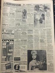YENİ SABAH GAZETESİ 14 AĞUSTOS 1960 YIL :23 SAYI :7695---Bazı düşüklere ait tahkikat sona erdi --D.P Radyo idaresine 14 milyon lira borçlu ---Fuar 25 devlet katılıyor --İnkılap Mahkemeleri Kanunu Yarın Meriyette ---U-2 Pilotunun ailesi Rusya da --Rusya ile Kızıl Çin arasında ihtilal --İki Belediye memuru hileli makbuzlarla para toplamış ---Eski şarkı ! :Siyavuşgil ---Türkiye olarak yalnız Konya ile iki üç vilayet görünen garip  harita ---Cumhuriyet in ilanı münasebetiyle Kıbrıs ta bir program hazırlandı --İstanbul da nüfus başına 160 litre su sarf ediliyor ---Yüzme bilmeyen ırk :Eskimolar ---Hadiseli maçta Beşiktaş A.Gücü yenişemedi :1-1--K.Gümrük ve K.Paşa rakiplerini yendi ---Kızlar 4x100 m yeni Türkiye rekoru Ankara ( Gülay ,Gül ,İlknur ,Aycan ) 51 