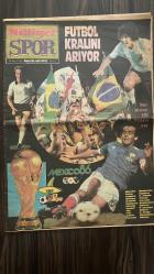 MİLLİYET SPOR GAZETESİ -28 Mayıs 1986-Mexico 86-Meksika-İtalya-Danimarka-Arjantin-Brezilya-Uruguay-Paraguay-Kanada-Cezayir-Fas-Irak-Güney Kore-Polonya-İngiltere-Kuzey İrlanda-Fransa-Portekiz-Bulgaristan-İspanya-Almanya-Belçika-Sovyetler Birliği-Macaristan-İskoçya-Elkjaer Larsen-Hugo Sanchez-Rossi-Casagrande-Zicp-Robson-Wilkins-Platini-Conti-Boniek-Littbarski-Bearzot-Sydne Rome-Gigi-Andrea-Taccoli-Boldi-İtalya'da güzel kızlar ekrana ve futbola renk katacak-Romero-Canete-Sandoval-Hicks-Fernandez-Vrablic-Lenarduzzi-James-Norman-Hateley-Maradona-Circeu-Pasarella-Edinho-Souness Bergreen-Schuster-Beckenbauer