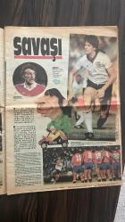 MİLLİYET SPOR GAZETESİ -28 Mayıs 1986-Mexico 86-Meksika-İtalya-Danimarka-Arjantin-Brezilya-Uruguay-Paraguay-Kanada-Cezayir-Fas-Irak-Güney Kore-Polonya-İngiltere-Kuzey İrlanda-Fransa-Portekiz-Bulgaristan-İspanya-Almanya-Belçika-Sovyetler Birliği-Macaristan-İskoçya-Elkjaer Larsen-Hugo Sanchez-Rossi-Casagrande-Zicp-Robson-Wilkins-Platini-Conti-Boniek-Littbarski-Bearzot-Sydne Rome-Gigi-Andrea-Taccoli-Boldi-İtalya'da güzel kızlar ekrana ve futbola renk katacak-Romero-Canete-Sandoval-Hicks-Fernandez-Vrablic-Lenarduzzi-James-Norman-Hateley-Maradona-Circeu-Pasarella-Edinho-Souness Bergreen-Schuster-Beckenbauer
