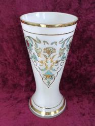 RETRO EL İŞİ İMZALI LALELER VE KARANFİLLER RESİMLİ ALTIN YALDIZ DEKORLU BEYAZ OPAL CAM VAZO