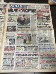 SABAH SPOR GAZETESİ -15 EKİM 1993-fenerbahçe-osieck- Tayfun Özsoy-aygün Özipek-Tanju’dan jübile isteği-Aykut akıcı-Cevat kol-Trabzonspor-Trabzon hocası güneş-moral maçı-Beşiktaş’ın file bekçisi-potada zirve yarışı gittikçe kızışıyor-Ortaköy ile Ütü dipte-alp can -at yarışı sonuçları-bilek güreşi nin kaderi Erdem’de-milli takım hocası Terim’in hatası-Karşıyaka tam kadro-Boğaziçi—veteranlar- Nilgün Cerrahoğlu-Kemertaş Galatasaray-Bahadır Çok İşler-Aykut akıcı