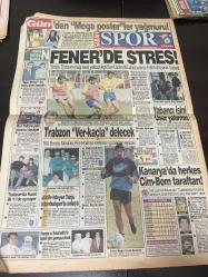 SABAH SPOR GAZETESİ -16 EKİM 1993-Galatasaray Kocaelispor maçı-Süleyman Rado-Kocaelispor’da Burkaç taktığı-Saim Ertürk-Jan devletığlu-Bursaspor-Bahri Atalay-İstanbul atyarışı-Aykut akıcı-Zeytinde üç puan 7 milyon-Sarıyer-Bursa-üçüncü ligde on maç var-Fenerbahçe Arçelik-uluslararası futbol antrenörleri-UEFA Kupası’ndaki temsilcimiz-Türkiye voleybol Ligi’nde bugün-Turgay Şeren-Beşiktaş-Fenerbahçe- Murat deveci-Aykut akıncı-puan durumu-Cevat kol-jübile isteyen Tanju İstanbulspor‘la anlaştı-karaboğa Ünal