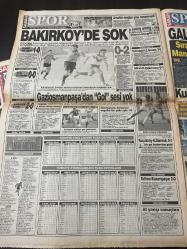 SABAH SPOR GAZETESİ -18 EKİM 1993-fener hız kesti-Trabzonspor-hüsnü Çil-İskender günen-Novak Bursa’da forma giyecek-Doğan kılıç-Trabzonspor-dikte sekizinci hafta-fenerli bülent ödül aldı-o gün altıparmak-Miço ile Hamdi fena kapıştılar-fenerliler 20 milyon kaybetti-Murat deveci-Bahri Atalay-Samsunspor Gençlerbirliği maçı-Karabükspor Gaziantepspor maçı- pota‘da Fenerbahçe’yle Ülker oynuyor-Efes pilsen Ortaköy maçı-Bursaspor-futbol antrenörleri semineri başladı-Düzce İnegöl-Tekirdağ Tire Silivri Küçükçekmece-Edirne Kasımpaşa-at yarışı sonuçları-Türkiye ikinci ligleri puan cetveli-Türkiye üçüncü ligleri puan cetveli-Gaziosmanpaşa-Galatasaray- saim Ertürk-Kocaeli-Süleyman Rodop-Ajax-Beşiktaş-Ankaragücü-