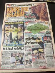 SABAH SPOR GAZETESİ- 3 KASIM 1993- Trabzon-kupa galipleri-İnönü Stadı-can bartu-Beşiktaş-Aydın Bayram-Ajax-5.000.001 bilet-Beşiktaş Ajax maçı-Recep Şeker-Hollandalı maç bedava-Vedat okyar-Fenerbahçe-Osieck-Aykut akıcı-Murat deveci-Ogün altıparmak-Coşkun Özarı-muhteşem tofaş-Fener’in Leuven rövanş-Sedat Çamdelen-Bahri Atalay-Bursaspor-Adana Kocaeli maçı-Trabzonspor caglıarı maçı-Vedat kol-İngiliz İngiliz’in eline yine koz verdik-Galatasaray Manchester United maçı-Turgay Şeren-Süleyman Rodop-Galatasaray’ın Avrupa karnesi-Başbakan Çiller‘de maçta-