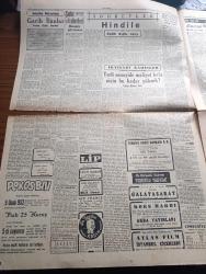Cumhuriyet Gazetesi - 6 Ocak 1952 - Gene Mi Koptu Yazan Nadir Nadi Köşe Yazısı - Mersin'in Kurtuluş Bayramı Ve Bir Hadise - Erzurum'da Zelzele Kurbanlarının Sayısı Gittikçe Artıyor - Vefa Stadında Hakem Sulhi Garan Seyirciler Tarafından Tecavüzü Uğradı - 700,000 Lirayı Aşan Yolsuzluk - Hür Milletler Fikir İşçileri Konferansı - Başbakan Adnan Menderes'in Dünkü Ziyaretleri - Yeni Pullar - Amerika'da Mektupları Yazan Haluk Durukal - Hindile Yazan Falih Rıfkı Atay - 2000 Yılın Sevgilisi Yazan Refik Halid Karay Yazı Dizisi - Hava Kurumunun Motor Ve Uçak Fabrikaları - Libyayı 9 Devlet Resmen Tanıdı - Aydın'da Yakalanan Ticaniler - Galatasaray Kasımpaşa'yı 2 0  Yendi - Fenerbahçe Beşiktaş Ve Fenerbahçe'nin Teessür Uyandıran Kararları - Ummanlarda Tek Başına Yazan Fred Rebell Yazı Dizisi - Deutz Dizel Motorları - Sabite Tur - Hoover çamaşır makinesi - Nacar saat