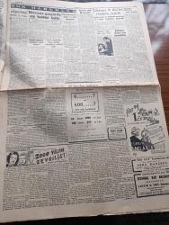 Cumhuriyet Gazetesi - 6 Ocak 1952 - Gene Mi Koptu Yazan Nadir Nadi Köşe Yazısı - Mersin'in Kurtuluş Bayramı Ve Bir Hadise - Erzurum'da Zelzele Kurbanlarının Sayısı Gittikçe Artıyor - Vefa Stadında Hakem Sulhi Garan Seyirciler Tarafından Tecavüzü Uğradı - 700,000 Lirayı Aşan Yolsuzluk - Hür Milletler Fikir İşçileri Konferansı - Başbakan Adnan Menderes'in Dünkü Ziyaretleri - Yeni Pullar - Amerika'da Mektupları Yazan Haluk Durukal - Hindile Yazan Falih Rıfkı Atay - 2000 Yılın Sevgilisi Yazan Refik Halid Karay Yazı Dizisi - Hava Kurumunun Motor Ve Uçak Fabrikaları - Libyayı 9 Devlet Resmen Tanıdı - Aydın'da Yakalanan Ticaniler - Galatasaray Kasımpaşa'yı 2 0  Yendi - Fenerbahçe Beşiktaş Ve Fenerbahçe'nin Teessür Uyandıran Kararları - Ummanlarda Tek Başına Yazan Fred Rebell Yazı Dizisi - Deutz Dizel Motorları - Sabite Tur - Hoover çamaşır makinesi - Nacar saat