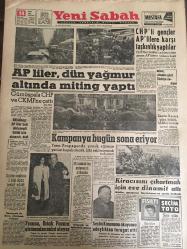 YENİ SABAH GAZETESİ 14 EKİM 1961 YIL :24 SAYI :8113--AP liler ,dün yağmur altında miting yaptı ---CHP li gençler AP lilere karşı taşkınlık yaptılar ---Kampanya bugün sona eriyor --Seçim suçlusu 2 kişi daha tevkif edildi --Fransa ,ortak pazara girmemize mani oluyor --Kiracısını çıkartmak için eve dinamit attı---Seçim Kanunun okuyunca adaylıktan feragat etti --Saadet Kaçara göre İnönü MBK ni millete jurnal etmiş---Seçmenin manası :Siyavuşgil ---Bankalar caddesinde bir mağaza soyuldu ---Sinemalar :Atlas :Asiller Beldesi ,Emek : Gizli Ajan,---Radyo Programları--Batılılar ,Almanya için istişare edecek ---Kenya da Kıtlık---Sinema :Tatlı Hayaller ,Devrim ve Sansür ,Solak Silahşör ,---Yeni Milli Kadro Açıklandı --Rus güreşçileri bugün geliyor --Nurnberg kaptanı Marlock ,Türklerden korkuyorum dedi --Bölükbaşı :DP liler beni dinleseydi ihtilal bile olmazdı ,dedi ---
