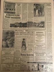 YENİ SABAH GAZETESİ 14 EKİM 1961 YIL :24 SAYI :8113--AP liler ,dün yağmur altında miting yaptı ---CHP li gençler AP lilere karşı taşkınlık yaptılar ---Kampanya bugün sona eriyor --Seçim suçlusu 2 kişi daha tevkif edildi --Fransa ,ortak pazara girmemize mani oluyor --Kiracısını çıkartmak için eve dinamit attı---Seçim Kanunun okuyunca adaylıktan feragat etti --Saadet Kaçara göre İnönü MBK ni millete jurnal etmiş---Seçmenin manası :Siyavuşgil ---Bankalar caddesinde bir mağaza soyuldu ---Sinemalar :Atlas :Asiller Beldesi ,Emek : Gizli Ajan,---Radyo Programları--Batılılar ,Almanya için istişare edecek ---Kenya da Kıtlık---Sinema :Tatlı Hayaller ,Devrim ve Sansür ,Solak Silahşör ,---Yeni Milli Kadro Açıklandı --Rus güreşçileri bugün geliyor --Nurnberg kaptanı Marlock ,Türklerden korkuyorum dedi --Bölükbaşı :DP liler beni dinleseydi ihtilal bile olmazdı ,dedi ---