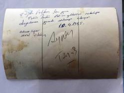 AJDA PEKKAN'IN ORİJİNAL 3'LÜ FOTOĞRAF SETİ - 18 x 12 cm ve 18 x 10 cm EBADINDA 3 ADET FOTOĞRAF- AJDA PEKKAN, POLİS TEŞKİLATININ 140. KURULUŞ YILDÖNÜMÜ NEDENİYLE DÜZENLENEN KUTLAMA GECESİNDE SAHNEYE ÇIKMADAN ÖNCE MUKAVELE İMZALARKEN ÇEKİLMİŞ 3 FARKLI KARE, MEHMET AĞAR & MARAL ÖZTEKİN, 23 MART 1985