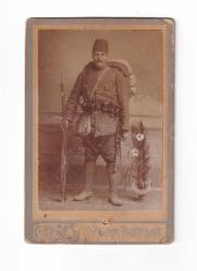 Osmanlı Dönemi Fesli, Tam Techizatlı (Dürbün, Kama, Tüfek, Kampet, vs...) Osmanlı Askeri Karton (Cabin) Fotoğraf