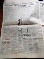Cumhuriyet Gazetesi - 25 Haziran 1953 - Ankara Atina Ve Belgradda Müşterek Bir Tebliğ Yayınlandı - CHP Kurultayında Yapılan Açıklamalar - Kurultaydan Notlar - Güney Kore Başkanı Rhee'nin Tehditleri - Büyük Cihad Gazetesi Mesulleri Mahkum Oldular - Doğu Almanya'da Sonra Polonya Da Karışıyor - 1953 Türkiye İkinci Güzeli Belgin Doruk Fotoğraf - Ankara Karması Dün Atina'ya 2 1 Yenildi - Muzaffer Kayalıbay Hadisesine Karışanlar Anlatıyor - Öldüren Aşk Yazan Georges Simenon Yazı Dizisi - Florya Tesislerinde Yolsuzluk - Hürriyetine Ebediye Civarında İnşa Edilecek Göçmen Evleri - İzmir Fuarına Bu Sene 16 Devletin İştiraki Katileşti - Bizde Fiyatlar Yazan Burhan Felek Köşe Yazısı - Cennet Yolu Yazan Steinbeck Yazı Dizisi - İstanbul Ankara Radyosu Programı - Avrupa'nın İlk Gangsterleri Çeviren Mazhar Kunt Çizgi Roman - Dünya Hadiseleri Everest'in Fethi - Piç Kurusu Yazan Azmiye Hami Güven Yazı Dizisi - Büyük Cihad Mesul Müdürü Kemal Bülbül'ün Mahkumiyeti Tasdik Edildi - Halda Yazı Makinesi