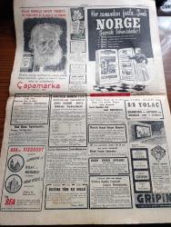Cumhuriyet Gazetesi - 25 Haziran 1953 - Ankara Atina Ve Belgradda Müşterek Bir Tebliğ Yayınlandı - CHP Kurultayında Yapılan Açıklamalar - Kurultaydan Notlar - Güney Kore Başkanı Rhee'nin Tehditleri - Büyük Cihad Gazetesi Mesulleri Mahkum Oldular - Doğu Almanya'da Sonra Polonya Da Karışıyor - 1953 Türkiye İkinci Güzeli Belgin Doruk Fotoğraf - Ankara Karması Dün Atina'ya 2 1 Yenildi - Muzaffer Kayalıbay Hadisesine Karışanlar Anlatıyor - Öldüren Aşk Yazan Georges Simenon Yazı Dizisi - Florya Tesislerinde Yolsuzluk - Hürriyetine Ebediye Civarında İnşa Edilecek Göçmen Evleri - İzmir Fuarına Bu Sene 16 Devletin İştiraki Katileşti - Bizde Fiyatlar Yazan Burhan Felek Köşe Yazısı - Cennet Yolu Yazan Steinbeck Yazı Dizisi - İstanbul Ankara Radyosu Programı - Avrupa'nın İlk Gangsterleri Çeviren Mazhar Kunt Çizgi Roman - Dünya Hadiseleri Everest'in Fethi - Piç Kurusu Yazan Azmiye Hami Güven Yazı Dizisi - Büyük Cihad Mesul Müdürü Kemal Bülbül'ün Mahkumiyeti Tasdik Edildi - Halda Yazı Makinesi