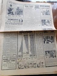 Cumhuriyet Gazetesi - 26 Aralık 1953 - Memurları Fazla Maaş Kanunu Meclisten Çıktı - Celal Bayar'ın Pakistan Ziyareti - Memur İkramiye Tutarları - Sovyet Barış Taarruzu Devam Ettiriliyor - Samsun Limanının Temel Atma Törenine Geri Kaldı - Cumhuriyet Halk Partisinin İstanbul'daki Malları - Cüzamlı Kadın Yazan Guy Des Cars Yazı Dizisi - Radyo Tamir Eden Robot - Şöhret Fabrikatörü Guido Orlando Yazı Dizisi - Profesör Nimbüs'ün Maceraları Çizgi Roman - Şehir Tiyatrosunda Yeni Piyesler - Resimli Romanımız Sahte Baron Çeviren Mazhar Kunt - Öğretmen Ve Öğrenci Köşesi -  Arkeoloji Müzeleri Müdürü Aziz Ogan'ın Şerefine Ayrılış Çayı - Rusya Beria Öldü Diye Bayram Yapıyor - Kızılay'ın Muhtaç Halka Yardımları - Hindiçinide Kızılların Kış Taarruzu - İzmir Sanayi Odası Üç Yaşında - Macar Futbolcuları Amatör Sayılabilir Mi - Bugün Yapılacak Lig Maçları - Cruzeiro Pazar Günü Fenerbahçe İle Karşılaşacak - Son Kahkaha Yazan Edison Marshall Yazı Dizisi - 1953 1954 Yunus Nadi Mükafatı En Güzel Hikaye