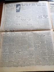 Cumhuriyet Gazetesi - 26 Aralık 1953 - Memurları Fazla Maaş Kanunu Meclisten Çıktı - Celal Bayar'ın Pakistan Ziyareti - Memur İkramiye Tutarları - Sovyet Barış Taarruzu Devam Ettiriliyor - Samsun Limanının Temel Atma Törenine Geri Kaldı - Cumhuriyet Halk Partisinin İstanbul'daki Malları - Cüzamlı Kadın Yazan Guy Des Cars Yazı Dizisi - Radyo Tamir Eden Robot - Şöhret Fabrikatörü Guido Orlando Yazı Dizisi - Profesör Nimbüs'ün Maceraları Çizgi Roman - Şehir Tiyatrosunda Yeni Piyesler - Resimli Romanımız Sahte Baron Çeviren Mazhar Kunt - Öğretmen Ve Öğrenci Köşesi -  Arkeoloji Müzeleri Müdürü Aziz Ogan'ın Şerefine Ayrılış Çayı - Rusya Beria Öldü Diye Bayram Yapıyor - Kızılay'ın Muhtaç Halka Yardımları - Hindiçinide Kızılların Kış Taarruzu - İzmir Sanayi Odası Üç Yaşında - Macar Futbolcuları Amatör Sayılabilir Mi - Bugün Yapılacak Lig Maçları - Cruzeiro Pazar Günü Fenerbahçe İle Karşılaşacak - Son Kahkaha Yazan Edison Marshall Yazı Dizisi - 1953 1954 Yunus Nadi Mükafatı En Güzel Hikaye