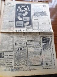 Cumhuriyet Gazetesi - 26 Aralık 1953 - Memurları Fazla Maaş Kanunu Meclisten Çıktı - Celal Bayar'ın Pakistan Ziyareti - Memur İkramiye Tutarları - Sovyet Barış Taarruzu Devam Ettiriliyor - Samsun Limanının Temel Atma Törenine Geri Kaldı - Cumhuriyet Halk Partisinin İstanbul'daki Malları - Cüzamlı Kadın Yazan Guy Des Cars Yazı Dizisi - Radyo Tamir Eden Robot - Şöhret Fabrikatörü Guido Orlando Yazı Dizisi - Profesör Nimbüs'ün Maceraları Çizgi Roman - Şehir Tiyatrosunda Yeni Piyesler - Resimli Romanımız Sahte Baron Çeviren Mazhar Kunt - Öğretmen Ve Öğrenci Köşesi -  Arkeoloji Müzeleri Müdürü Aziz Ogan'ın Şerefine Ayrılış Çayı - Rusya Beria Öldü Diye Bayram Yapıyor - Kızılay'ın Muhtaç Halka Yardımları - Hindiçinide Kızılların Kış Taarruzu - İzmir Sanayi Odası Üç Yaşında - Macar Futbolcuları Amatör Sayılabilir Mi - Bugün Yapılacak Lig Maçları - Cruzeiro Pazar Günü Fenerbahçe İle Karşılaşacak - Son Kahkaha Yazan Edison Marshall Yazı Dizisi - 1953 1954 Yunus Nadi Mükafatı En Güzel Hikaye