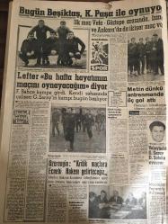 YENİ SABAH GAZETESİ 30 ARALIK 1961 YIL :24 SAYI :8190---Aybar Kurucu Meclisin Kararlarını Tanımıyor ---50 Fırına dün baskını yapıldı --Bir genç kendinden 10 büyük karısını öldürdü --Amerika bir eliyle verdiğini öteki eliyle geri almaktadır ---Miting için Galata Köprüsü ve Taksim den geçmek yasak --58 Dosya da haksız iktisap bulunamadı ---İthalatta yeniden kolaylık sağlandı ---Mümtaz Tarhan AP İstanbul İl Başkanı Oldu ---Sosyal Cumhuriyet ! :Siyavuşgil ---Belediye Yılbaşı için hazırlığını bitirdi --Radyo Programı ---Tatvan a musallat olan kısa boylu haydutlar ---Tshombenin muavini yeni bir hükümet darbesi hazırlıyor --Bir ama 9 yıla mahkum oldu --Sinema :Gıgı ,--M.Brando mahkemede karısından dayak yedi --İthalatta yeniden kolaylık sağlandı --Bugün Beşiktaş ,K.Paşa ile oynuyor ---Lefter bu hafta hayatımın maçını oynayacağım diyor --Metin dünkü antrenmanda üç gol attı --Özerengin :Kritik maçlara ecnebi hakem getirteceğiz --Voleybolda Galatasaray D.Şafaka oynuyor ---