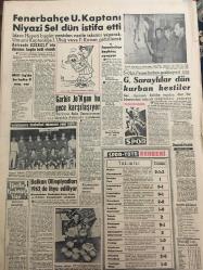 YENİ SABAH GAZETESİ 20 ARALIK 1960 YIL :23 SAYI :7823--Tankerde yeni infilaklar oldu --Danıştay da dört temsilcisini seçti ---Bilecik Valisi Hakkında Tahkikat --Artus 3 mühim tasarı hakkında izahat verdi --Menderes in avukatı İnönü yü itham etti ---Öğrenci Bankası Tasarısı MBK da --İnkılap emeklileri Ankara ya gidiyor --Büyük adam hayranlığı :Siyavuşgil --İstanbul Rehberi ---Milli Eğitim Planlama Kurulu Teşkil Ediliyor --İzmit de sabıklara ait 4 dava görüldü --Haile Selasiye tekrar Habeşistan a hakim oldu ---Havada çarpışan iki uçak New-York u birbirine kattı --Fenerbahçe U.Kaptanı Niyazi sel dün istifa etti ---Garbis Jo N gan bu gece karşılaşıyor ---Galatasaraylılar dün kurban kestiler ---Balkan Olimpiyatları 1962 de İhya Ediliyor ---Ankara da ki sinemalara yüzde 50 zam ---