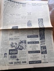 Cumhuriyet Gazetesi - 7 Kasım 1954 - Hep Bir Yolun Yolcusu Yazan Nadir Nadi Köşe Yazısı - Amerika Bahriye Vekili Charles Spark Thomas İle Yapılacak Görüşmeler - Cezayirde Fevkalade Ahval İlan Edildi - Adnan Menderes Gelecek Ay Mısır'a Gidiyor - Üniversiteler Öğrencileri Siyasete Uğraşma Yasağı Hakkında Ne Diyorlar - Moskova'da İhtilal Yıldönümü Toplantısı - 287 Mahalle Ve 265 Köyde Bugün Muhtar Seçimleri Yapılıyor - Merhamet Yazan Nicholas Monsarrat Yazı Dizisi - Tanzimat Yazan Hasan Ali Yücel Köşe Yazısı - Boşluk Tiyatrosundan Gelen Ses Yazan Ömer Sami Coşar Köşe Yazısı - Eski Kraliçe Neriman Üçüncü Bir İzdivaç Peşinde Koşuyor - Fransız Cumhurbaşkanı Rene Coty Hayatında İlk Defa Eyfel Kulesi Eylül Çıkacak - Amerikan Dünya Basketbol Şampiyonu Oldu - Fenerbahçe İstanbulspor'u 2 0 Yendi - 1001 Kuyu Yazan Va Nü Yazı Dizisi - Zoraki Diplomat Yazan Yakup Kadri Karaosmanoğlu Yazı Dizisi - Profesör Piccarde Denizde 4000 Metre Derinliğe Nasıl İnebiliyor - Film Yıldızı Gönül Yazar