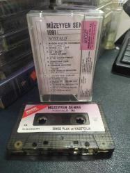 MÜZEYYEN SENAR 1991 - NOSTALJİ - KASET [1991 Simge Plak - kağıt baskı - sarı bandrol]