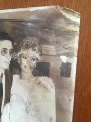 AJDA PEKKAN'IN ALİ BARS İLE OLAN EVLİLİĞİYLE İLGİLİ DÖNEMİNE AİT İKİ ADET ORİJİNAL FOTOĞRAF, 4 ADET GAZETE KÜPÜRÜ ve EVLENME DUYURUSU FOTOĞRAFI, TOPLAM 7 PARÇA SET HALİNDE