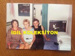 AJDA PEKKAN'IN ALMAN SEVGİLİSİ STEPHAN İLE 1 ADET FOTOĞRAFI ve STEPHAN'IN 6 ADET FOTOĞRAFI, TOPLAM 7 ADET SET HALİNDE - 1990 YILI - 15 x 10 cm ve 12,5 x 9 cm EBADINDA ORİJİNAL FOTOĞRAFLAR
