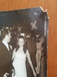 AJDA PEKKAN'IN ORİJİNAL BÜYÜK BOY FOTOĞRAFI - 24 x 18 cm EBADINDA - AJDA PEKKAN'IN 1960'LARDA DANS EDEREK EĞLENDİĞİ ANLARDA ÇEKİLMİŞ BİR KARE