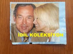 AJDA PEKKAN'IN DERGİDEN KESİLME 3'LÜ FOTOĞRAF SETİ - 17 x 13 cm, 14 x 9 cm ve 8 x 6 cm EBADINDA - AJDA PEKKAN'IN TEOMAN DEMİR İLİŞKİSİNE DAİR 3 FARKLI KARE