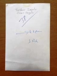MİLLİ GİTARİST YURDAER DOĞULU'NUN ORİJİNAL FOTOĞRAFI - 18 x 12 cm EBADINDA - SİYAH & BEYAZ - YURDAER DOĞULU YENİ DOĞAN BEBEĞİ OZAN DOĞULU'YU KUCAĞINDA TUTARKEN ÇEKİLMİŞ ÇOK ÖZEL BİR KARE