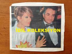 EMEL SAYIN'IN DAVID YOUNES İLE GAZETEDEN KESİLMİŞ 3 ADET FOTOĞRAFI ve EVLİLİKLERİYLE İLGİLİ HABER KÖŞESİ  - 3'LÜ SET - HER BİRİ 17 x 13 cm EBADINDA, 29 MART 1985