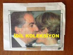 EMEL SAYIN'IN DAVID YOUNES İLE GAZETEDEN KESİLMİŞ 3 ADET FOTOĞRAFI ve EVLİLİKLERİYLE İLGİLİ HABER KÖŞESİ  - 3'LÜ SET - HER BİRİ 17 x 13 cm EBADINDA, 29 MART 1985