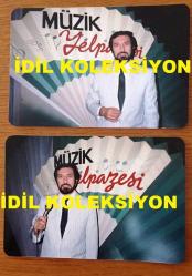 SEZEN CUMHUR ÖNAL'IN ORİJİNAL 2'Lİ FOTOĞRAF SETİ - 13 x 9 cm EBADINDA - SEZEN CUMHUR ÖNAL'IN MÜZİK YELPAZESİ PROGRAMI ÇEKİMLERİNDEN 2 FARKLI KARE