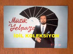 SEZEN CUMHUR ÖNAL'IN ORİJİNAL 2'Lİ FOTOĞRAF SETİ - 15 x 10 cm EBADINDA - SEZEN CUMHUR ÖNAL'IN MÜZİK YELPAZESİ PROGRAMI ÇEKİMLERİNDEN 2 FARKLI KARE