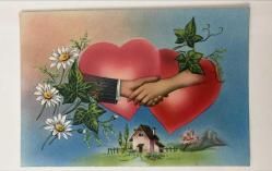 HEDİYE KARTPOSTALI - 15 x 10 cm EBADINDA - ARKASI YAZILI - TATLI PEMBE EVİN ÜSTÜNDE,BEYAZ PAPATYALARLA SÜSLENMİŞ KALPLERİN ORTASINDAN ÇIKAN VE BİRLEŞEN ELLER