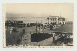 İSTANBUL KADIKÖY İSKELE MEYDANI / TRAMVAYLI,ESKİ OTOMOBİLLİ NADİR FOTOĞRAF...