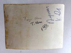 TANJU OKAN'IN ORİJİNAL 3'LÜ FOTOĞRAF SETİ - 12 x 9 cm EBADINDA 3 ADET FOTOĞRAF - TANJU OKAN SAHNEDE ŞARKI SÖYLERKEN ve ÇİÇEK ALIRKEN ÇEKİLMİŞ 3 FARKLI KARE