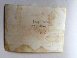 TANJU OKAN'IN ORİJİNAL 3'LÜ FOTOĞRAF SETİ - 12 x 9 cm EBADINDA 3 ADET FOTOĞRAF - TANJU OKAN SAHNEDE ŞARKI SÖYLERKEN ve ÇİÇEK ALIRKEN ÇEKİLMİŞ 3 FARKLI KARE