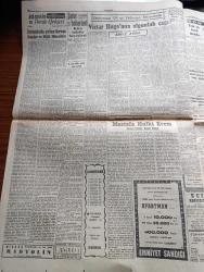 Cumhuriyet Gazetesi - 9 Ağustos 1956 - Yerli Malların Satış Fiyatları Kararname - Periler Diyarında Bir Hafta Röportajı Yapan Yaşar Kemal Yazı Dizisi - Kasım Gülek Rize'de de 6 Aya Mahkum Oldu - Giresun Cumhuriyetçi Millet Partisi Kongresi Delegeleri Muhakeme Edilmeye Başlandılar - Ankara'da Kahve Vesika İle Dağıtılacak - Libya Meliki Seyyid İdris El Sünusi Şerefine Dün Yapılan Tatbikat - Pedagoji Cemiyeti Eğitim Kongresinde Münakaşalar - İki Devrin Perde Arkası Yazan Samih Nafiz Tansu Yazı Dizisi - Doğumun 150. Yıldönümü Münasebetiyle Victor Hugo'nun Olgunluk Çağı Yazan Adile Ayda - Kaybettiğimiz Kıymetler Mustafa Hulki Erem Yazan Profesör Hamid Dilgan - Papa Rahiplere Bazı Müsaadeler Tanıdı - Artist Terry Moore Çıplak Heykelinin Dikilmesi İstemiyor - Karacaoğlan Yazan Yaşar Kemal Resimleyen Münif Fehim Yazı Dizisi - Resimli Romanımız Kraliçenin Gerdanlığı - Galatasaray'ın 50. Yılı Hazırlıkları - Cezmi Or Kupasına Katılacak Yugoslav Atletizm Ekibi Geldi - Beşiktaş İsrail'e Çağrıldı