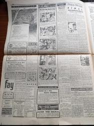 Cumhuriyet Gazetesi - 9 Ağustos 1956 - Yerli Malların Satış Fiyatları Kararname - Periler Diyarında Bir Hafta Röportajı Yapan Yaşar Kemal Yazı Dizisi - Kasım Gülek Rize'de de 6 Aya Mahkum Oldu - Giresun Cumhuriyetçi Millet Partisi Kongresi Delegeleri Muhakeme Edilmeye Başlandılar - Ankara'da Kahve Vesika İle Dağıtılacak - Libya Meliki Seyyid İdris El Sünusi Şerefine Dün Yapılan Tatbikat - Pedagoji Cemiyeti Eğitim Kongresinde Münakaşalar - İki Devrin Perde Arkası Yazan Samih Nafiz Tansu Yazı Dizisi - Doğumun 150. Yıldönümü Münasebetiyle Victor Hugo'nun Olgunluk Çağı Yazan Adile Ayda - Kaybettiğimiz Kıymetler Mustafa Hulki Erem Yazan Profesör Hamid Dilgan - Papa Rahiplere Bazı Müsaadeler Tanıdı - Artist Terry Moore Çıplak Heykelinin Dikilmesi İstemiyor - Karacaoğlan Yazan Yaşar Kemal Resimleyen Münif Fehim Yazı Dizisi - Resimli Romanımız Kraliçenin Gerdanlığı - Galatasaray'ın 50. Yılı Hazırlıkları - Cezmi Or Kupasına Katılacak Yugoslav Atletizm Ekibi Geldi - Beşiktaş İsrail'e Çağrıldı