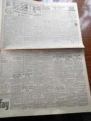 Cumhuriyet Gazetesi - 9 Ağustos 1956 - Yerli Malların Satış Fiyatları Kararname - Periler Diyarında Bir Hafta Röportajı Yapan Yaşar Kemal Yazı Dizisi - Kasım Gülek Rize'de de 6 Aya Mahkum Oldu - Giresun Cumhuriyetçi Millet Partisi Kongresi Delegeleri Muhakeme Edilmeye Başlandılar - Ankara'da Kahve Vesika İle Dağıtılacak - Libya Meliki Seyyid İdris El Sünusi Şerefine Dün Yapılan Tatbikat - Pedagoji Cemiyeti Eğitim Kongresinde Münakaşalar - İki Devrin Perde Arkası Yazan Samih Nafiz Tansu Yazı Dizisi - Doğumun 150. Yıldönümü Münasebetiyle Victor Hugo'nun Olgunluk Çağı Yazan Adile Ayda - Kaybettiğimiz Kıymetler Mustafa Hulki Erem Yazan Profesör Hamid Dilgan - Papa Rahiplere Bazı Müsaadeler Tanıdı - Artist Terry Moore Çıplak Heykelinin Dikilmesi İstemiyor - Karacaoğlan Yazan Yaşar Kemal Resimleyen Münif Fehim Yazı Dizisi - Resimli Romanımız Kraliçenin Gerdanlığı - Galatasaray'ın 50. Yılı Hazırlıkları - Cezmi Or Kupasına Katılacak Yugoslav Atletizm Ekibi Geldi - Beşiktaş İsrail'e Çağrıldı