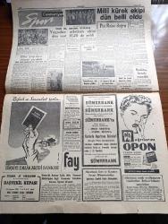 Cumhuriyet Gazetesi - 9 Ağustos 1956 - Yerli Malların Satış Fiyatları Kararname - Periler Diyarında Bir Hafta Röportajı Yapan Yaşar Kemal Yazı Dizisi - Kasım Gülek Rize'de de 6 Aya Mahkum Oldu - Giresun Cumhuriyetçi Millet Partisi Kongresi Delegeleri Muhakeme Edilmeye Başlandılar - Ankara'da Kahve Vesika İle Dağıtılacak - Libya Meliki Seyyid İdris El Sünusi Şerefine Dün Yapılan Tatbikat - Pedagoji Cemiyeti Eğitim Kongresinde Münakaşalar - İki Devrin Perde Arkası Yazan Samih Nafiz Tansu Yazı Dizisi - Doğumun 150. Yıldönümü Münasebetiyle Victor Hugo'nun Olgunluk Çağı Yazan Adile Ayda - Kaybettiğimiz Kıymetler Mustafa Hulki Erem Yazan Profesör Hamid Dilgan - Papa Rahiplere Bazı Müsaadeler Tanıdı - Artist Terry Moore Çıplak Heykelinin Dikilmesi İstemiyor - Karacaoğlan Yazan Yaşar Kemal Resimleyen Münif Fehim Yazı Dizisi - Resimli Romanımız Kraliçenin Gerdanlığı - Galatasaray'ın 50. Yılı Hazırlıkları - Cezmi Or Kupasına Katılacak Yugoslav Atletizm Ekibi Geldi - Beşiktaş İsrail'e Çağrıldı