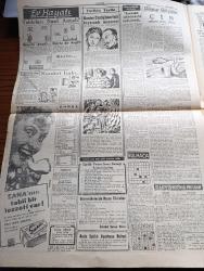 Cumhuriyet Gazetesi - 25 Eylül 1956 - Cumhuriyet Halk Partisinin İşbirliği Teklifi İçin Hürriyet Partisine Cevap Hazırlıyor - Güvenlik Konseyi Yarın Süveyş İşini Görüşüyor - Osman Bölükbaşı Edirne'de - Ankara'da 93 Dükkanın Temel Atma Merasiminden 4 Saat Sonra İnşaat Durduruldu Fotoğraf - Don Camillo'nun Küçük Alemi Çeviren Burhan Felek Resimler Ali Ulvi Yazı Dizisi - Aşktan Da Üstün Yazan Elizabeth Gaskell Yazı Dizisi - Taksim Florya Otobüs Hattı -  Bir Amerikan Üssünde Kavgaya Sebep Olan Dans -  Ev Hayatı Köşesi - Kontes Castiglione'nin Heyecanlı Macerası Tercüme Mazhar Kunt - Dünyayı Dolaşalım Çin Derleyen Hamdi Varoğlu Yazı Dizisi - 1956 1957 Yunus Nadi Mükafatı Şiir Müsabakası - Konya'da Devlet Tiyatrosu Yazan Suad Taşer - Fenerbahçe Atletleri Ağustos'ta Rusya'ya Davet Edildiler - Federasyon Kupası Bu Hafta Başlıyor - Şeref Stadında Profesyonel Lig Maçı Yapılmayacak - Beşiktaş Adana'ya Gidiyor - 1908 Olimpiyatına Katılan Tek Türk Sporcusu Kimdir - Cutex Tırnak Cilası