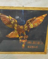 11940-AHŞAP CAMLI ÇERÇEVE İÇERSİNDE BAKIR LEVHA İLE 7.ANA JET ÜS.K.ERHAÇ YAZILI VE KARTAL DUVAR TABLOSU