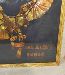 11940-AHŞAP CAMLI ÇERÇEVE İÇERSİNDE BAKIR LEVHA İLE 7.ANA JET ÜS.K.ERHAÇ YAZILI VE KARTAL DUVAR TABLOSU