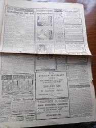 Cumhuriyet Gazetesi - 9 Aralık 1956 - Siyasal Bilgilerde 9 Öğrenciye Muvakkat İhraç Cezası Verildi - Yunanistan'ı NATO'ya Şikayet Edeceğiz - Demirperde Gerisinde Talebe İsyanı - Bir Roket 200 Kilometre Yükseğe Çıktı - Reşat Nuri Güntekin'in Ölümü Teessür Uyandırdı - İstanbul Beyoğlu Arasında Gece Tramvay Seferleri Başladı - Migros'da Yolsuzluk - Macar İşçileri Komünist Hükümete Meydan Okuyorlar - Aşktan Da Üstün Yazan Elizabeth Gaskell Yazı Dizisi - Şark Meselesi Yazan Hasan Ali Yücel Köşe Yazısı - Haftanın Şakaları Yazan Burhan Felek Köşe Yazısı - Eğlenceler Köşesi- Tarihin Tarihi İmparatoriçe Öjeni Çeviren Mazhar Kunt Yazı Dizisi - Bulmaca - Balkan Paktı Ne Olacak Yazan Ömer Sami Coşar - Striptiz Dansının Meni İçin Kanun Teklifi - Galatasaray Adalet Bugün Karşılaşıyor - Olimpiyat Oyunları Dün Kapandı - Fenerbahçe Vefa'yı 3 0 Yendi - Fenerbahçe Basketbolda Vefayı Mağlup Etti - Mambo Çocuk Kamyoneti - Fredo Limon Kolonyası