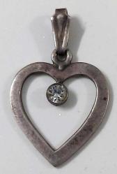 OSMANLI SON DÖNEMİ ORİJİNAL MÜTHİŞ İŞÇİLİKLİ SEVGİNİN SENBÖLÜ KALP ŞEKLİNDE GÜMÜŞ KOLYE UCU 1VVV2R1